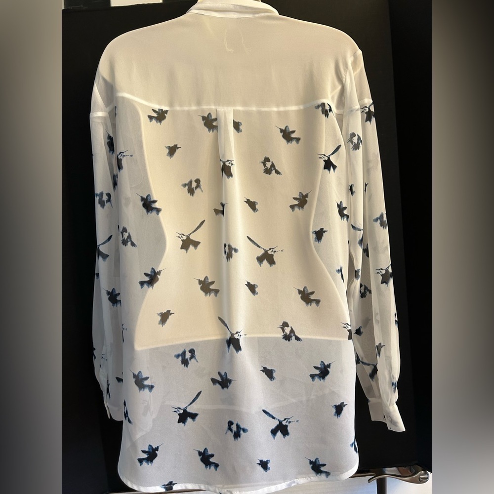 Two by Vince Camuto sheer long sleeve bird‎ print button down shirt. Sz-S NWT Z5 - Picture 3 of 11